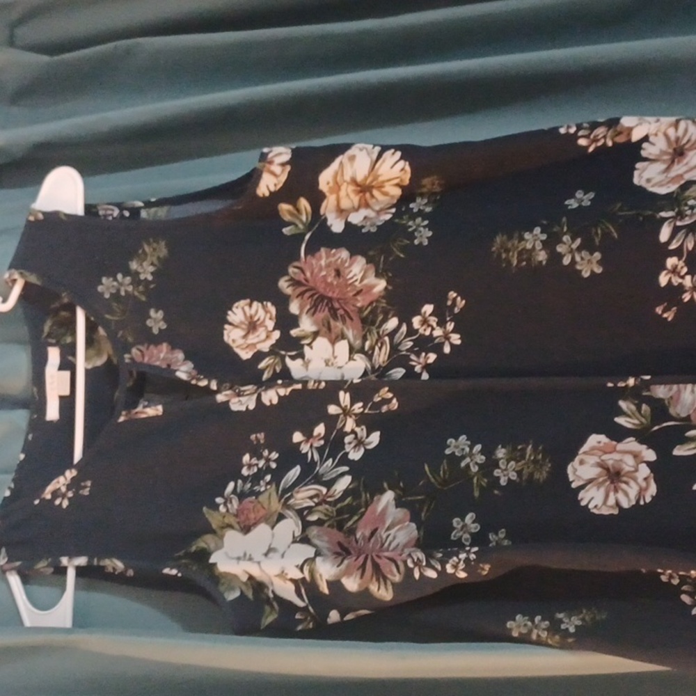 Two No sleeve blouse
